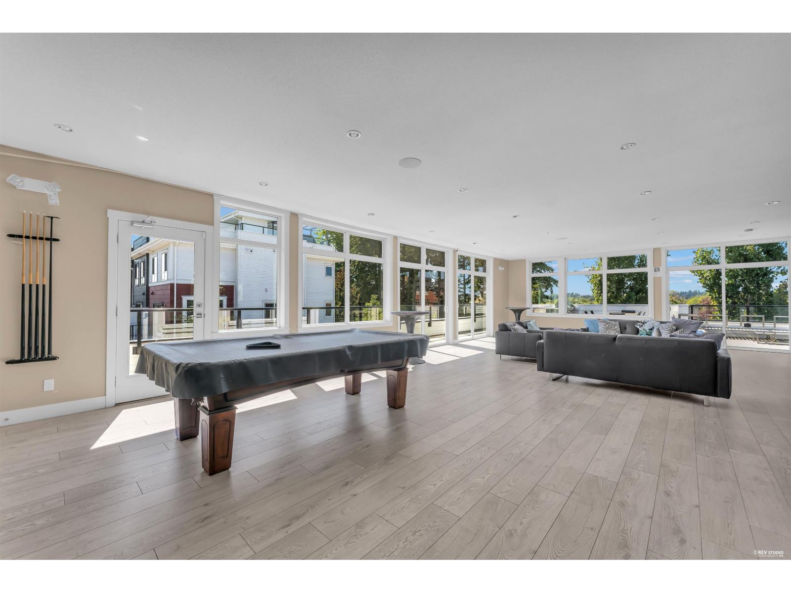 218 2277 OAK MEADOWS DRIVE