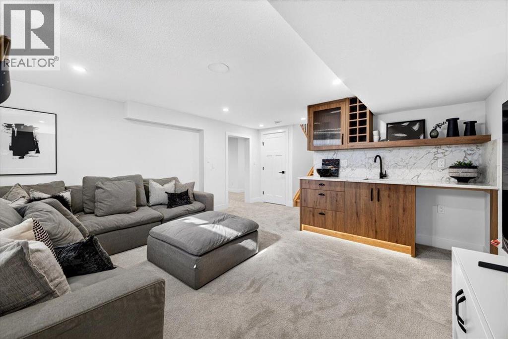 60 Governor Drive SW