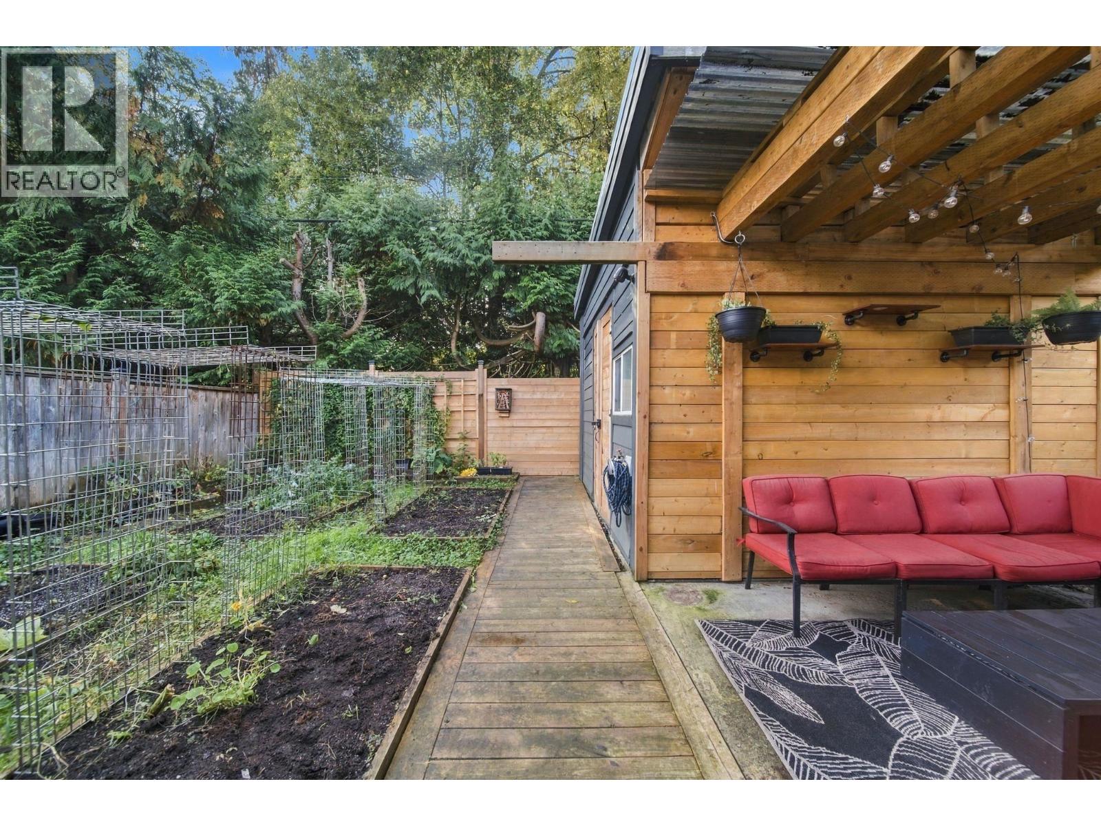 1432 BARBERRY DRIVE
