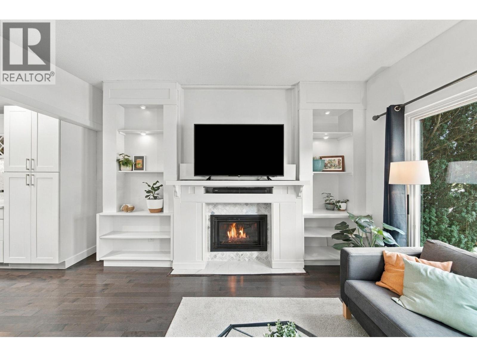 1432 BARBERRY DRIVE