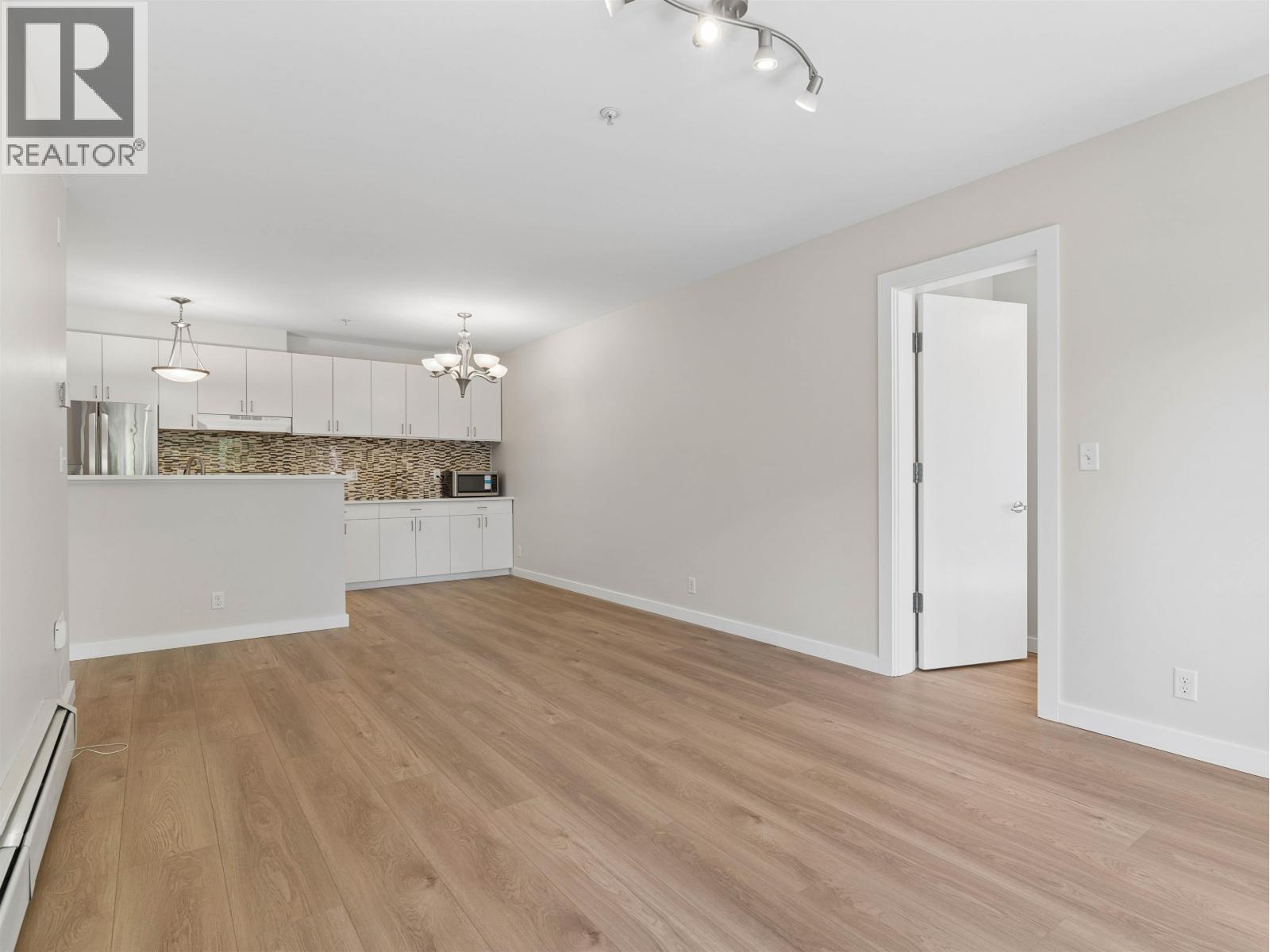 109 1033 ST. GEORGES AVENUE