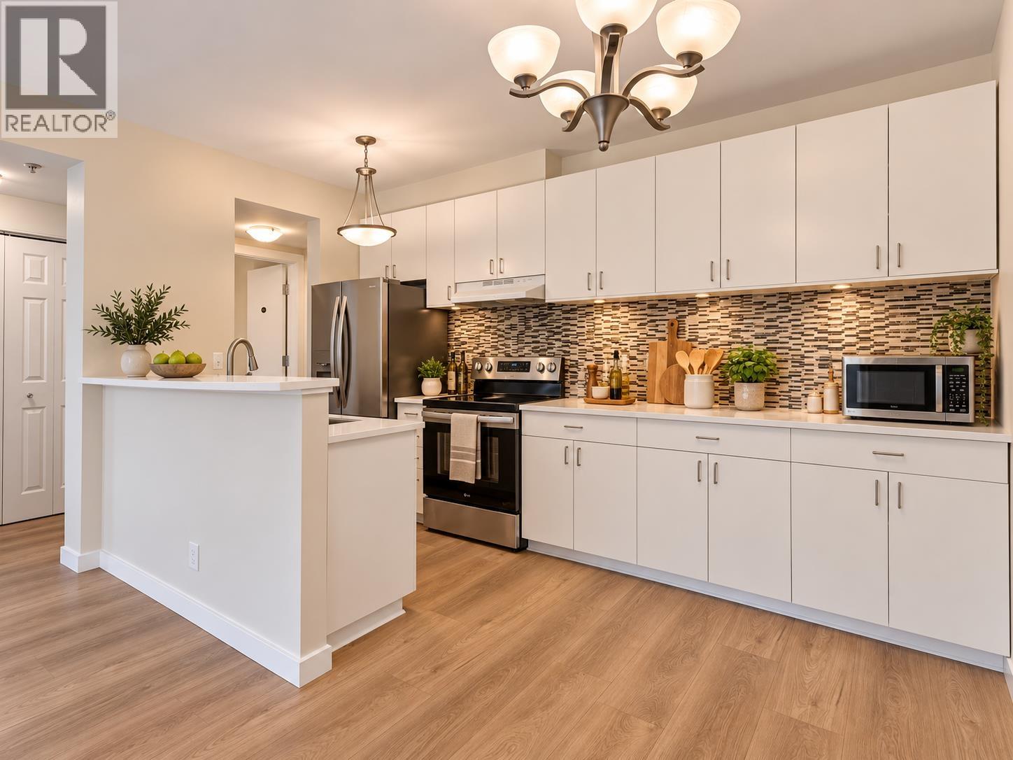 109 1033 ST. GEORGES AVENUE