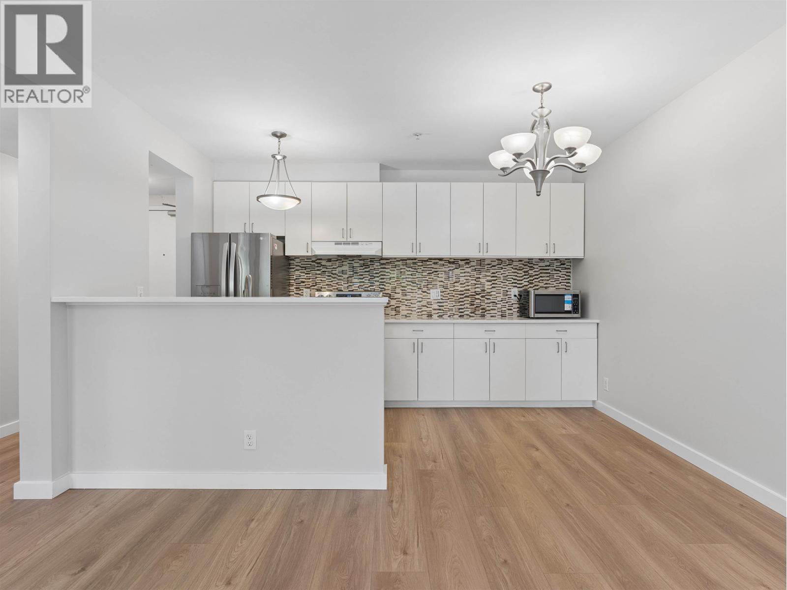 109 1033 ST. GEORGES AVENUE