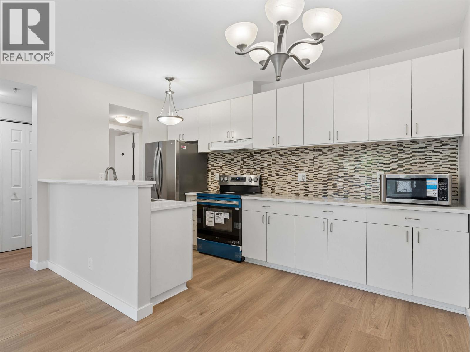109 1033 ST. GEORGES AVENUE