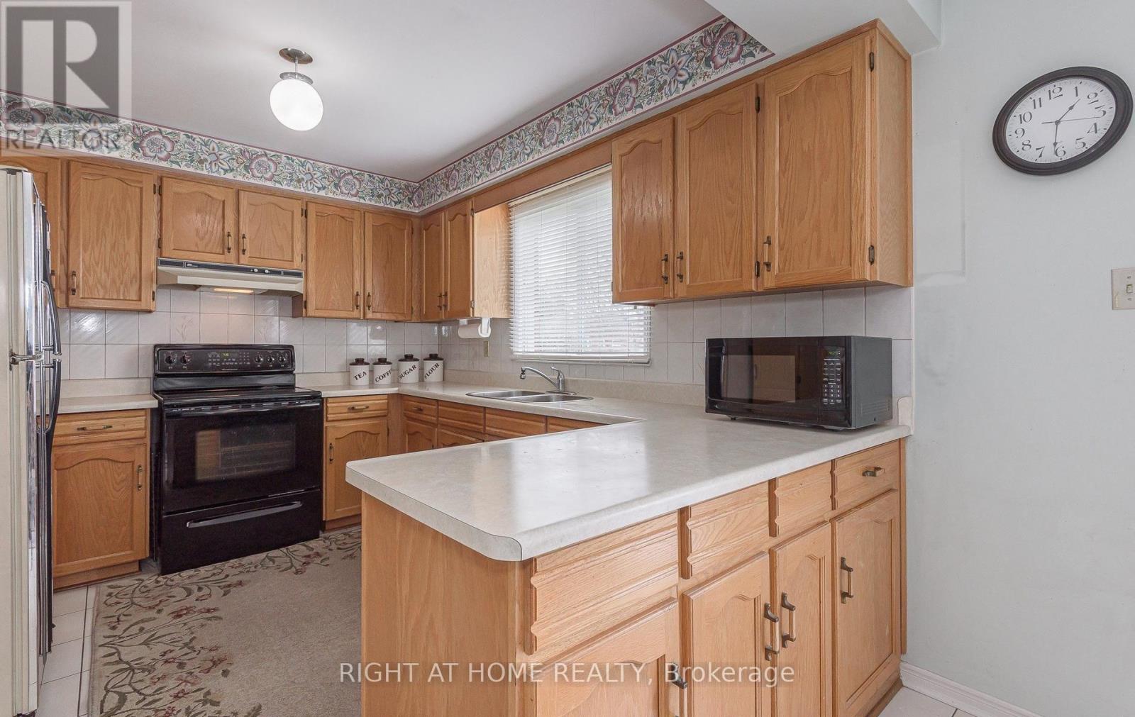 19 Western Skies Court, Vaughan, Ontario  L4L 8B6 - Photo 9 - N14029290