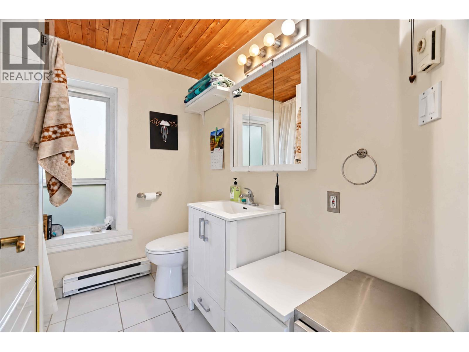 1004 Delestre Avenue, Coquitlam, British Columbia  V3K 2G8 - Photo 9 - R3174913