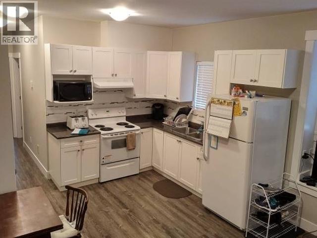 2 6878  CANADA WAY, burnaby, British Columbia