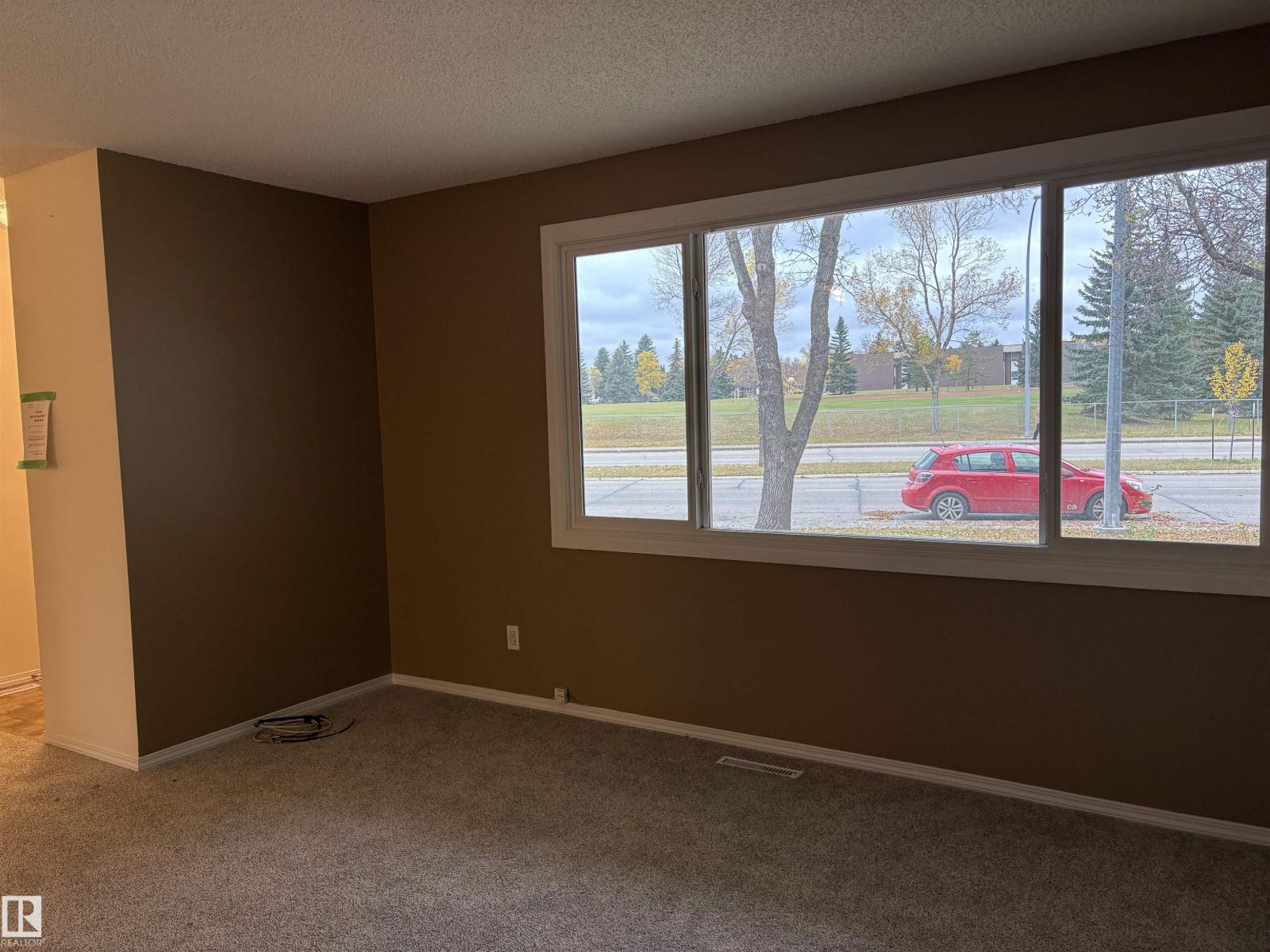 5731 144 AV NW