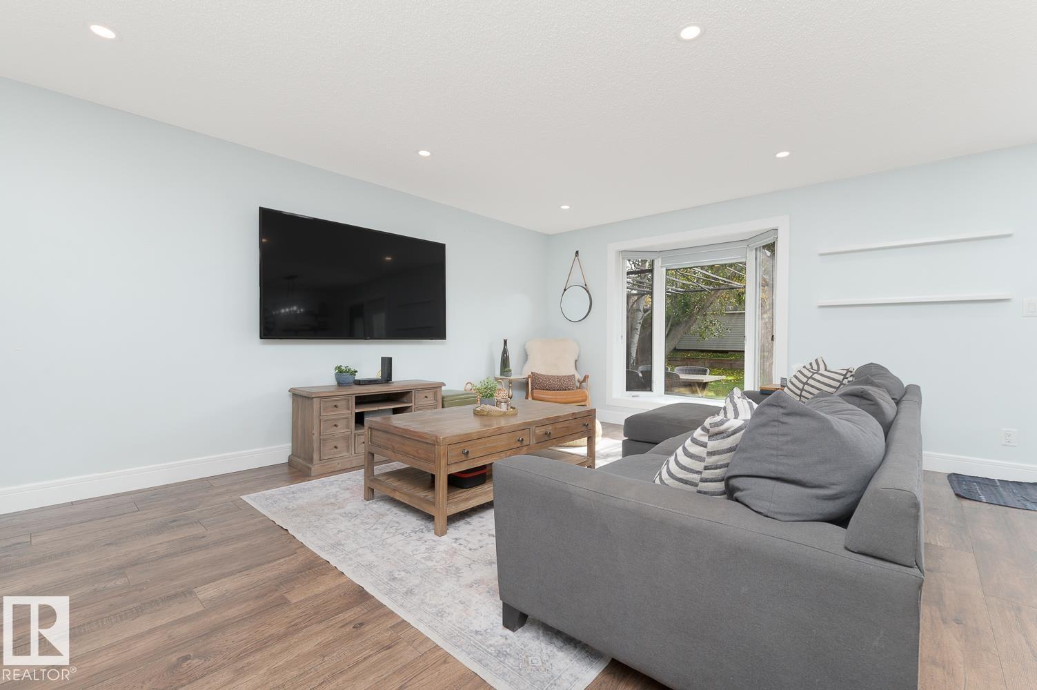 10 MARLBORO PL