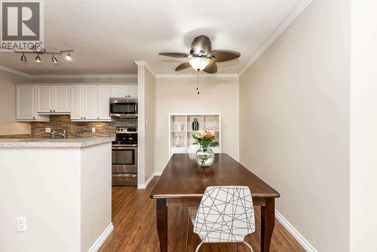301 327 Ninth Street, New Westminster, British Columbia  V3M 3V8 - Photo 6 - R3174881