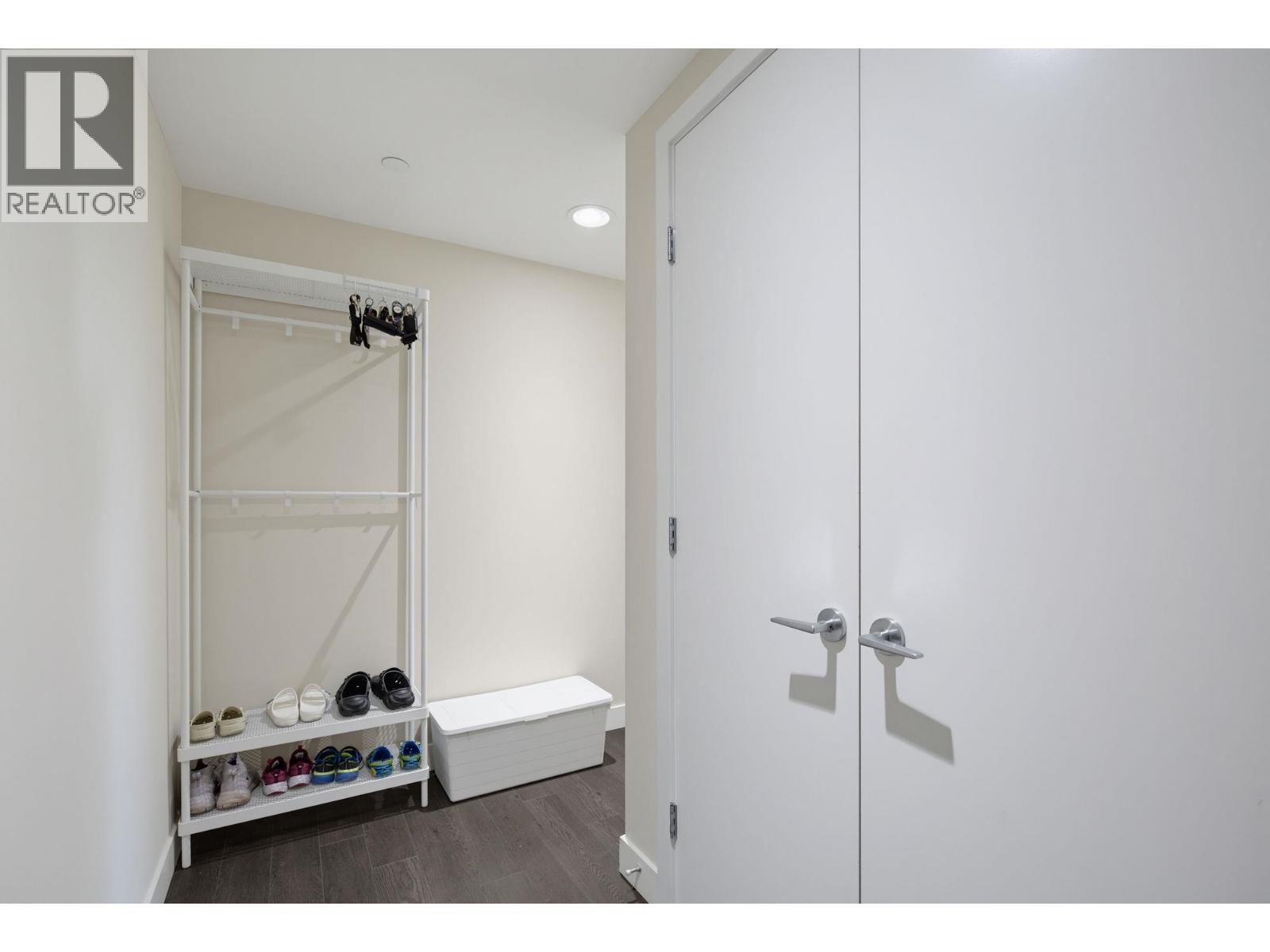 604 2008 Rosser Avenue, Burnaby, British Columbia  V5C 0H8 - Photo 5 - R3174903
