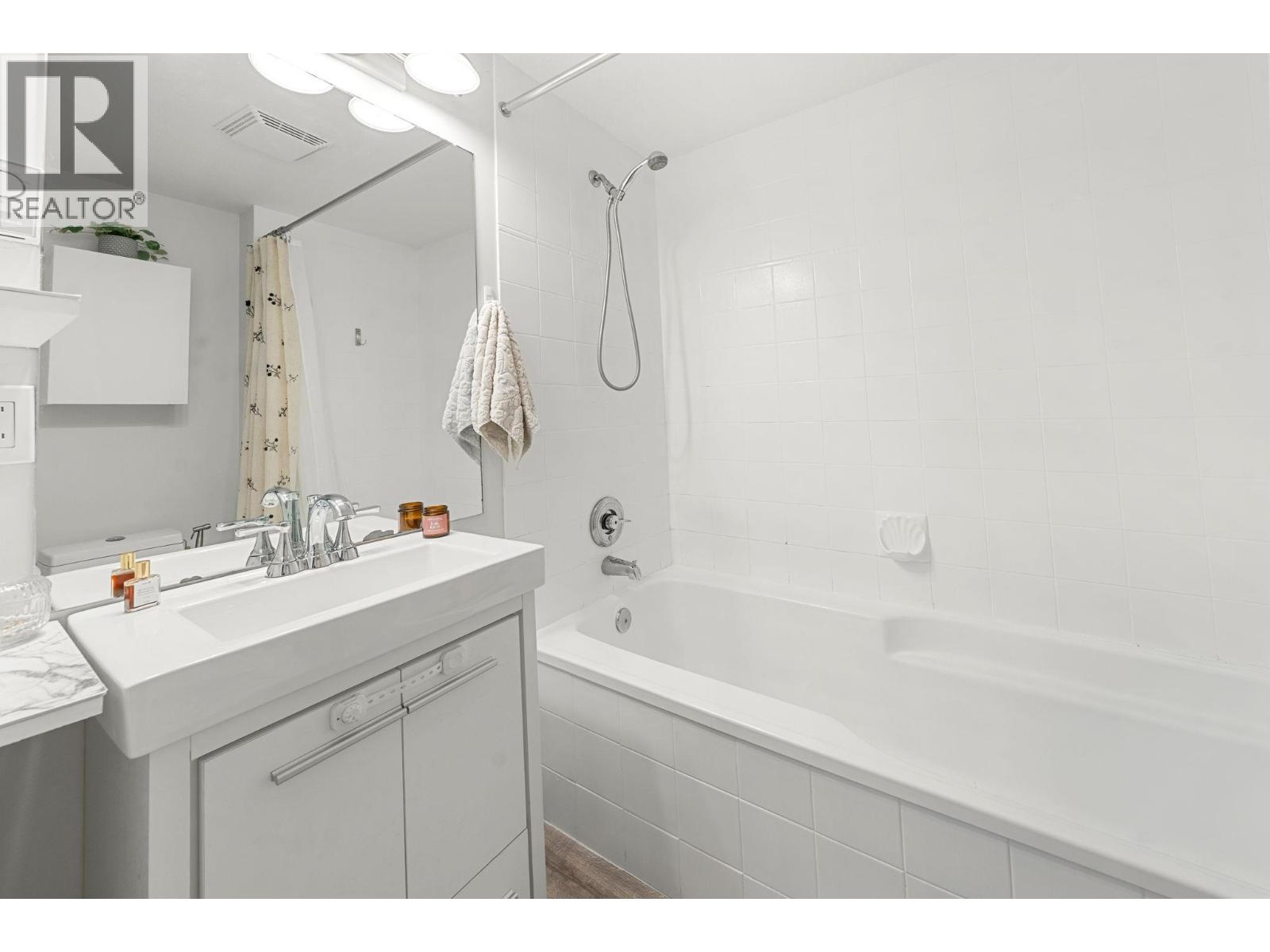 19 2133 St George's Avenue, North Vancouver, British Columbia  V7L 3K5 - Photo 31 - R3174476