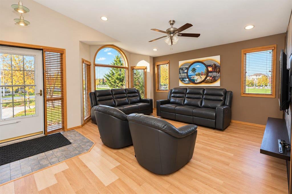3 Alanmore Court, Winnipeg, Manitoba R3T 5X3 - Photo 3 - 202624541
