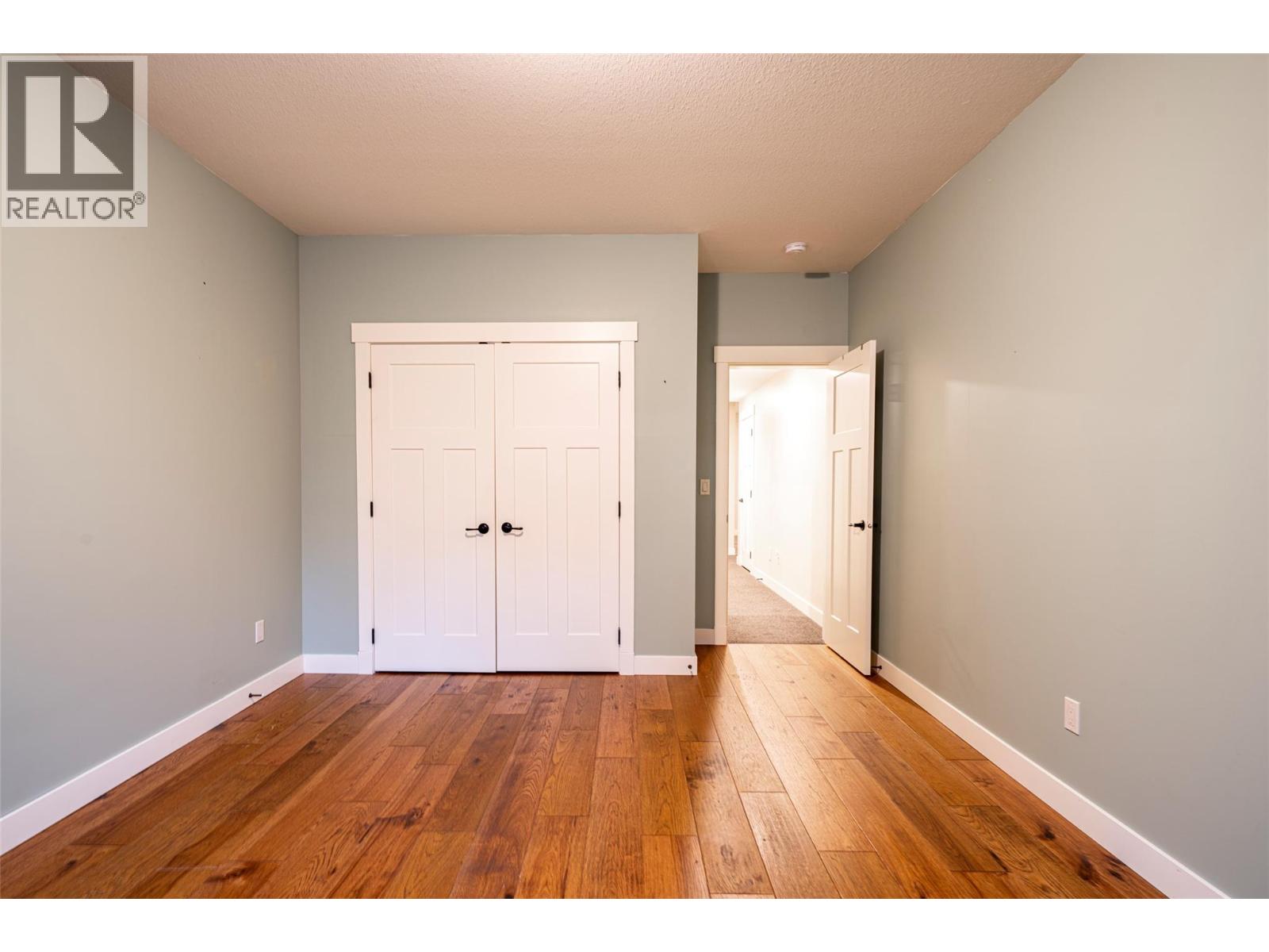 2444 York Avenue Unit# 32