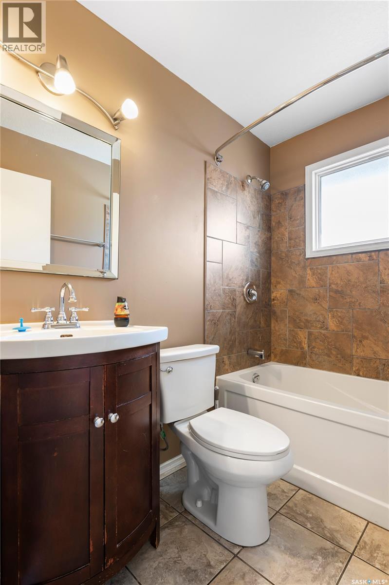 1008 7th Avenue N, Regina, Saskatchewan  S4R 0H1 - Photo 10 - SK051003