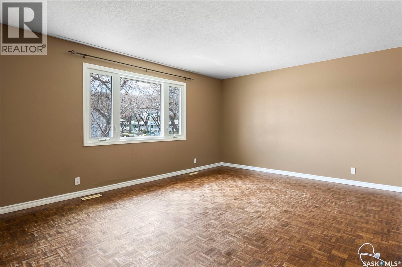 1008 7th Avenue N, Regina, Saskatchewan  S4R 0H1 - Photo 2 - SK051003