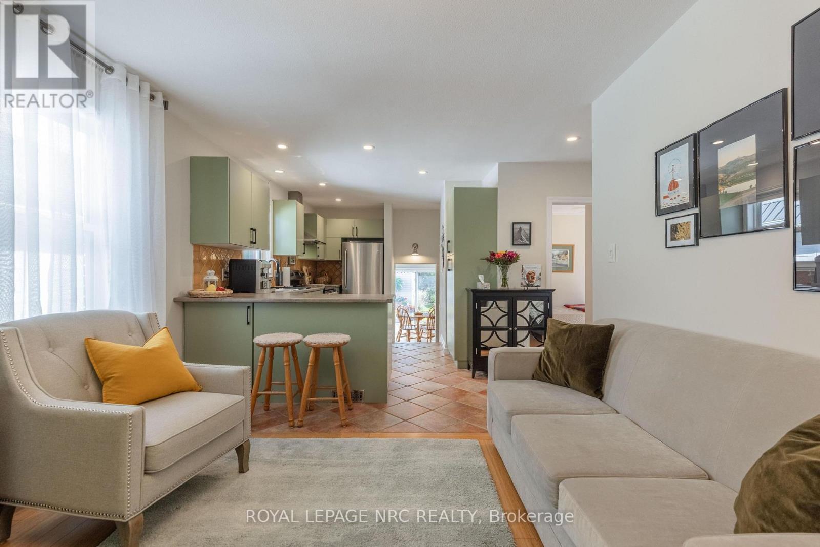 6496 Caswell Street, Niagara Falls (Stamford), Ontario  L2J 1B9 - Photo 11 - X14029360