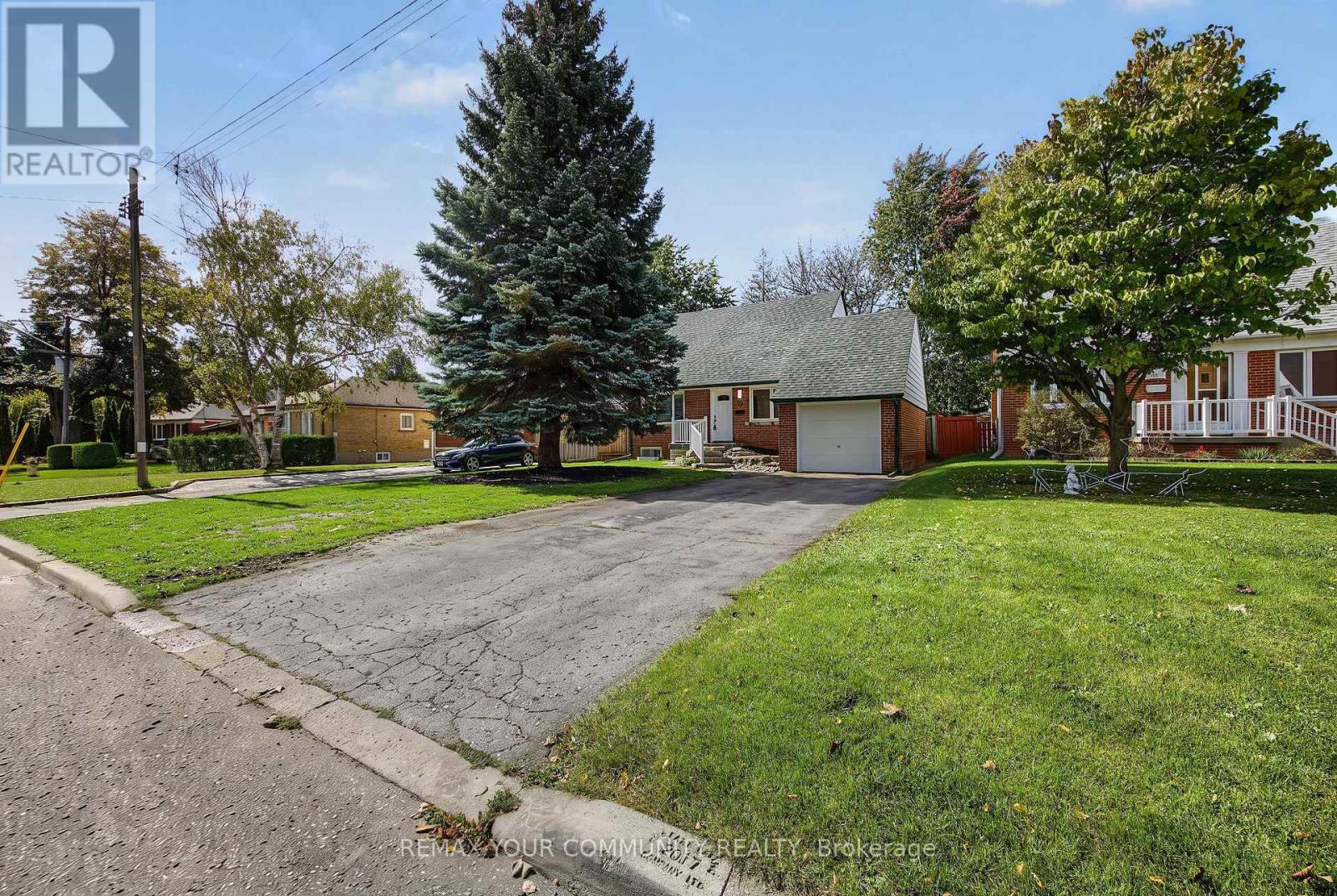 18 Robertsfield Crescent, Toronto, Ontario  M1R 2X2 - Photo 4 - E14029418