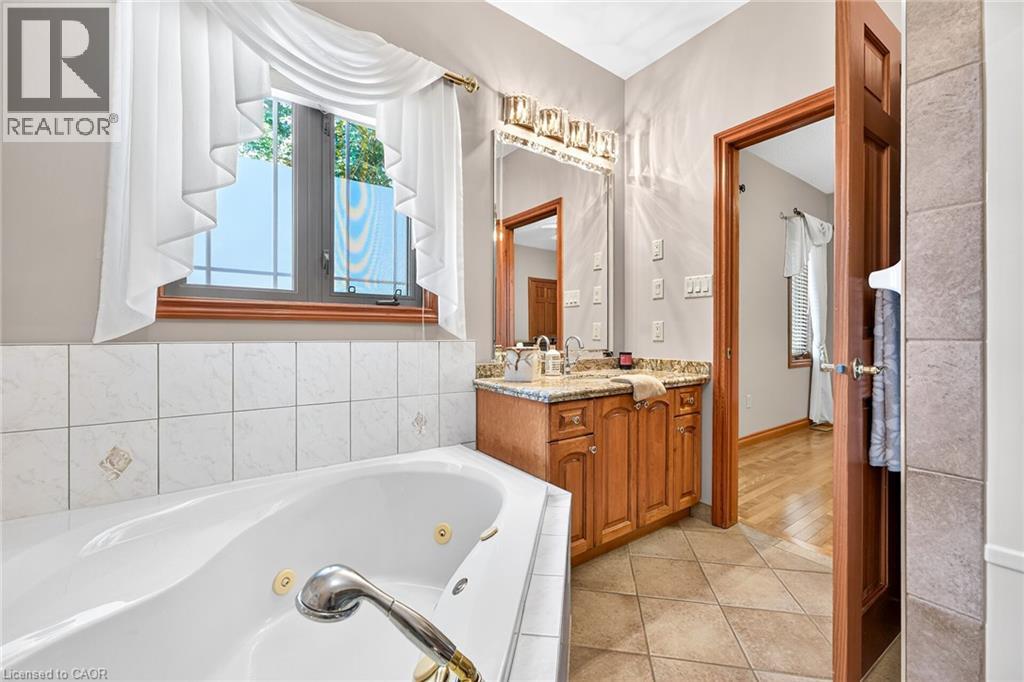 219 Jacqueline Boulevard, Hamilton, Ontario  L9B 2T6 - Photo 35 - 40865522