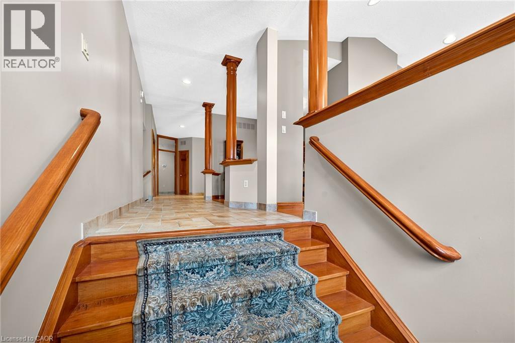 219 Jacqueline Boulevard, Hamilton, Ontario  L9B 2T6 - Photo 4 - 40865522