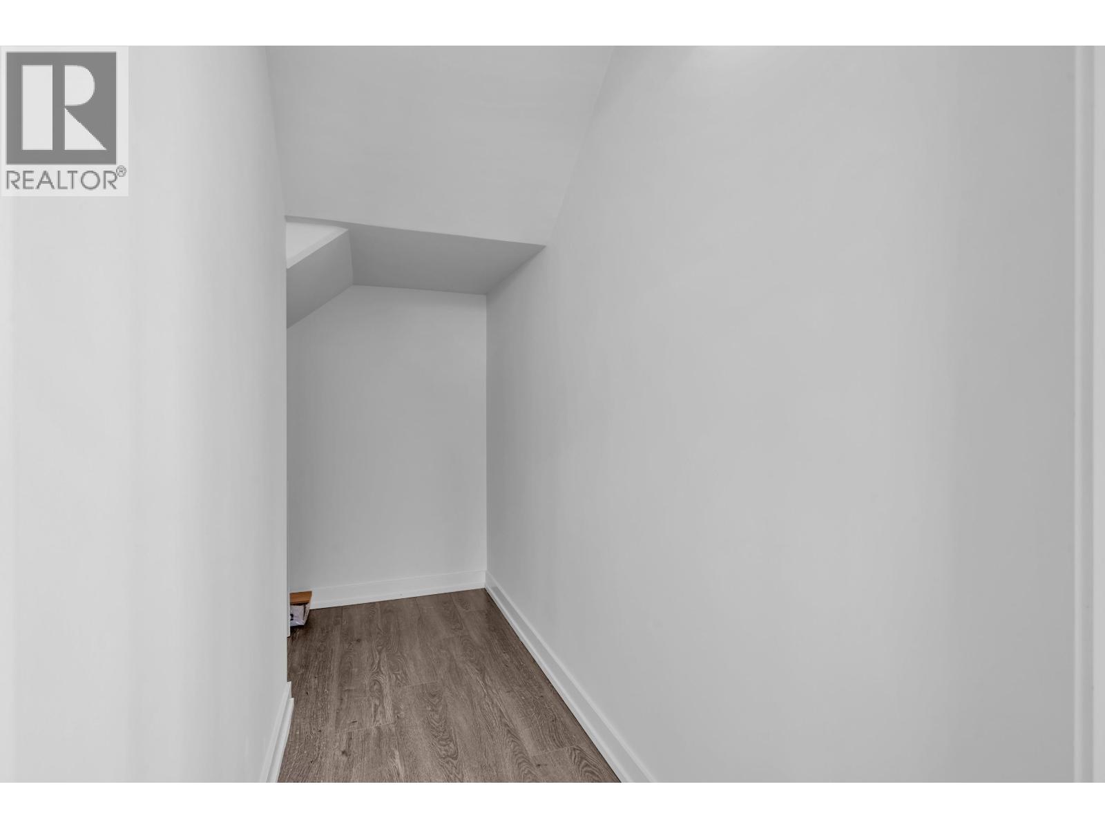 3203 4688 KINGSWAY