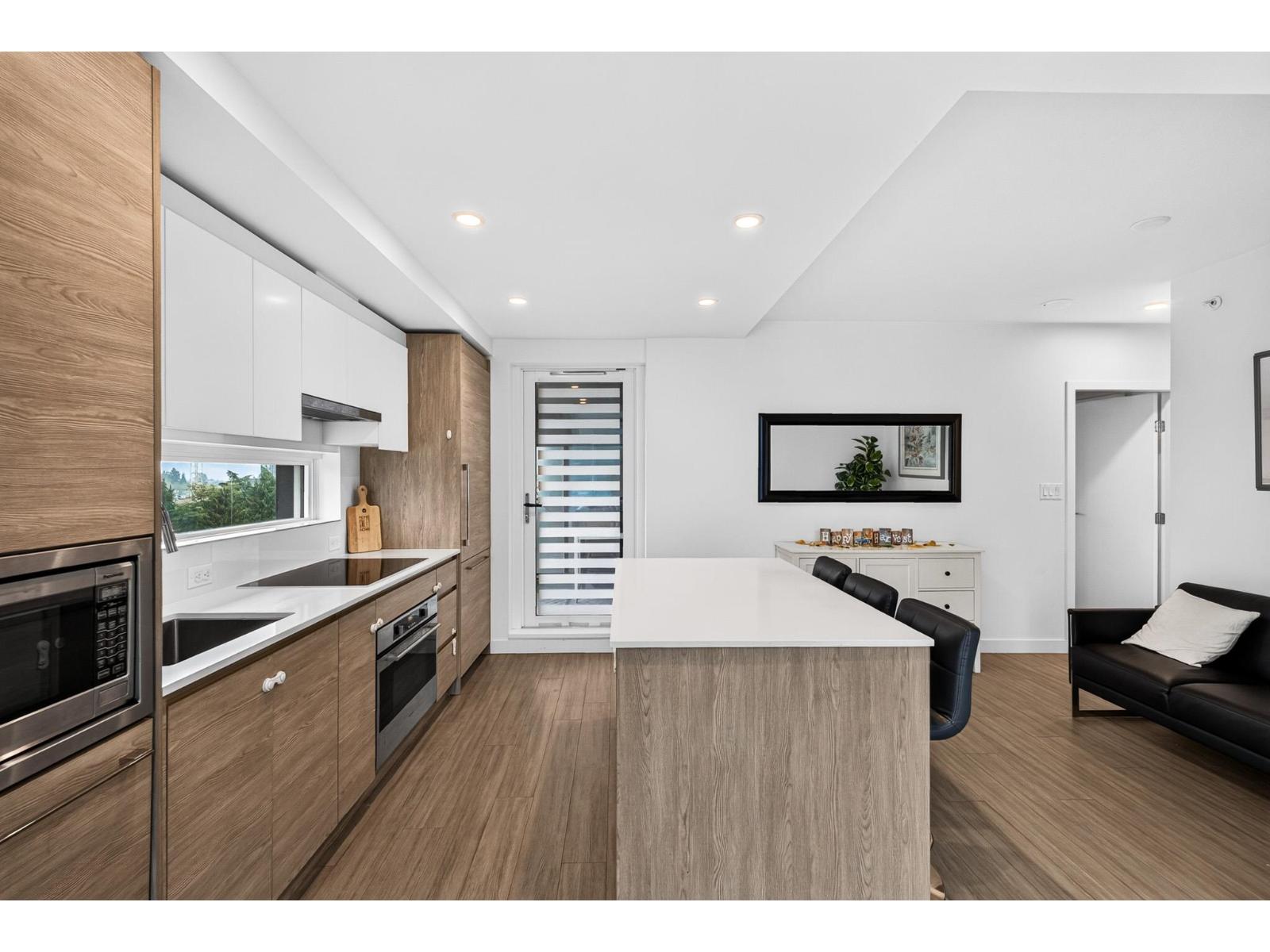 809 13615 FRASER HIGHWAY