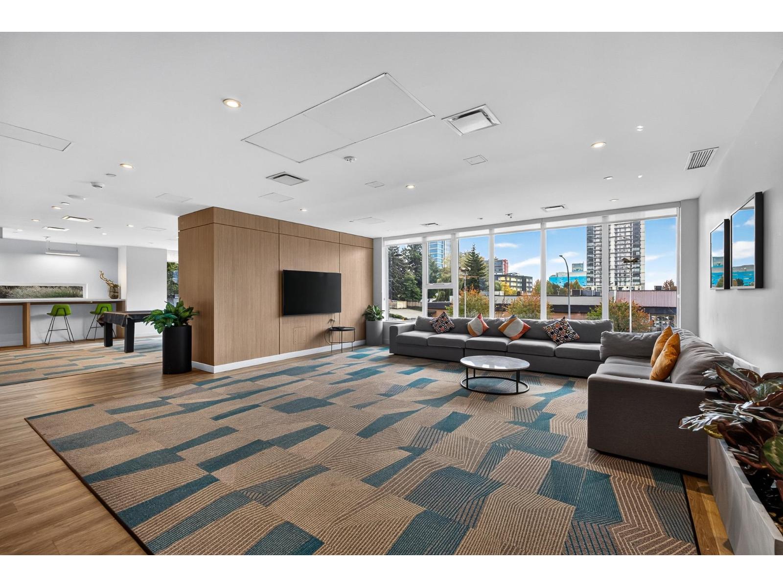 809 13615 FRASER HIGHWAY