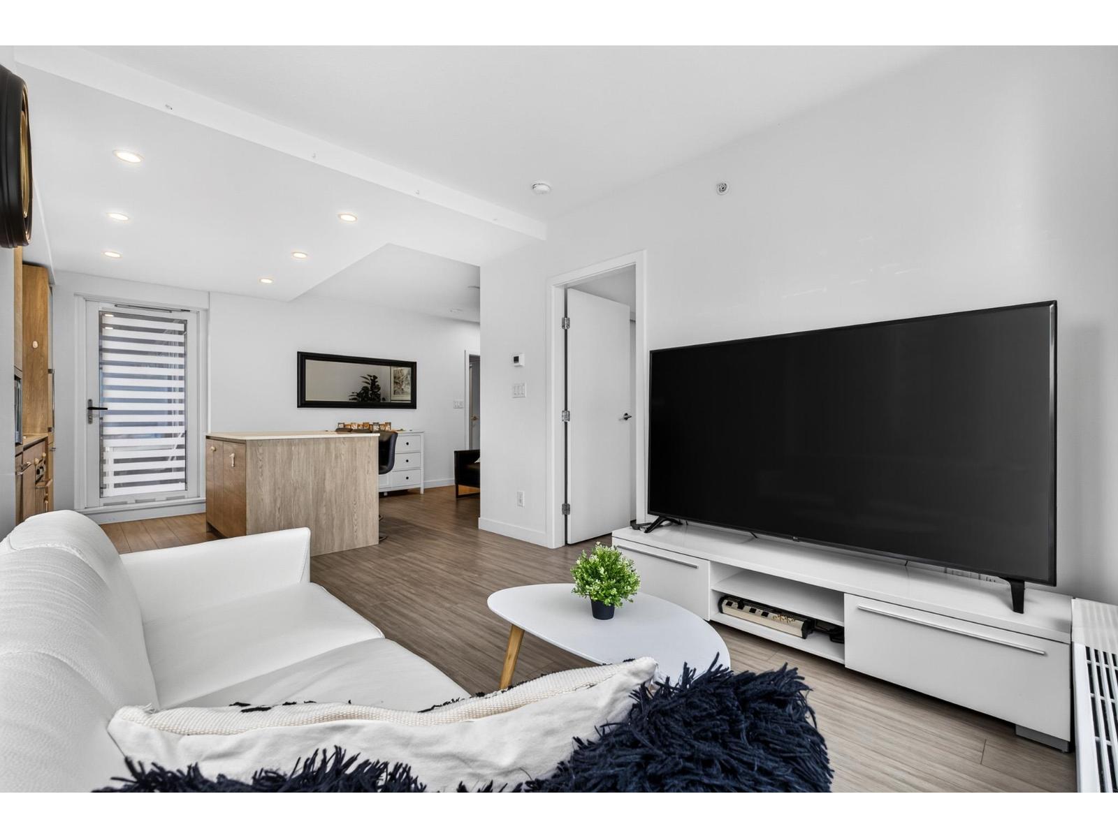 809 13615 FRASER HIGHWAY
