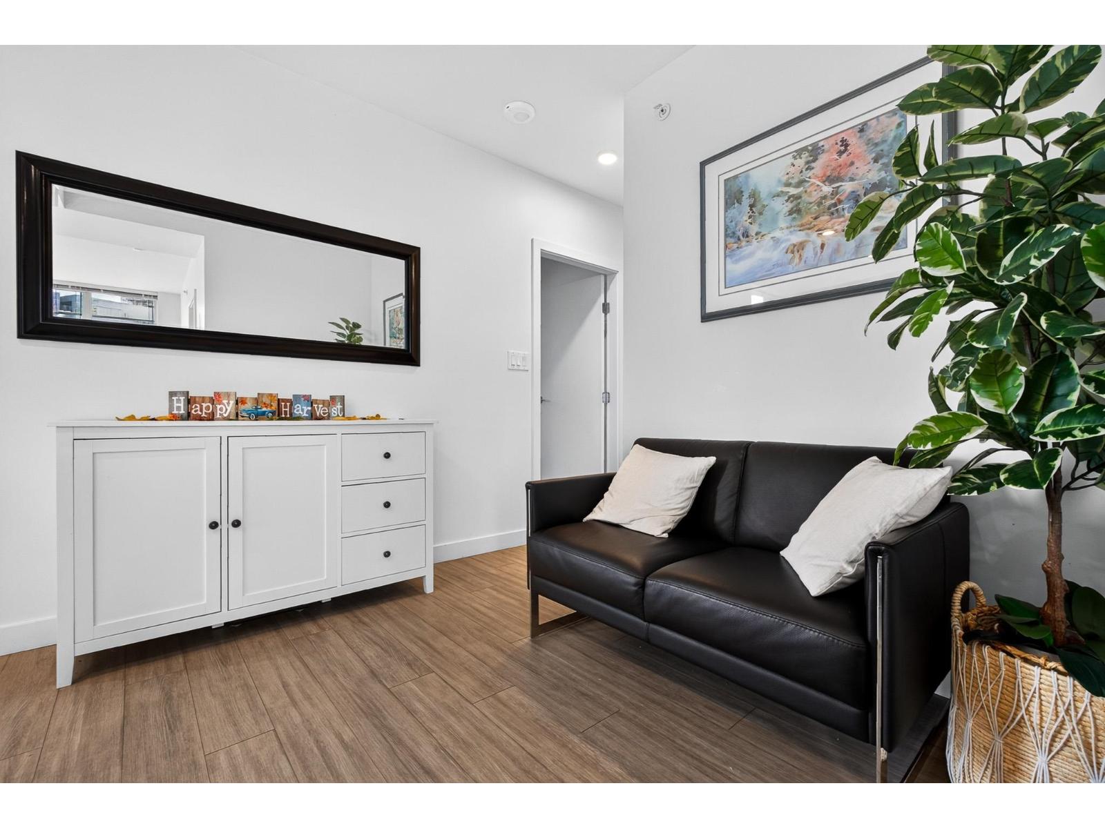 809 13615 FRASER HIGHWAY