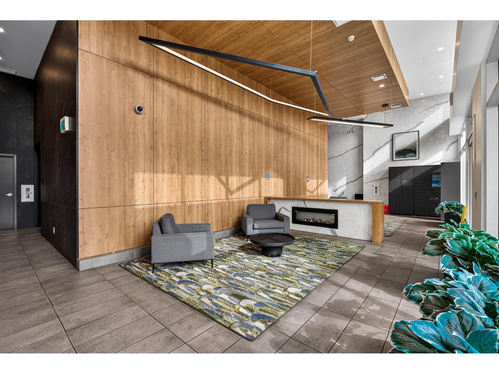 809 13615 FRASER HIGHWAY