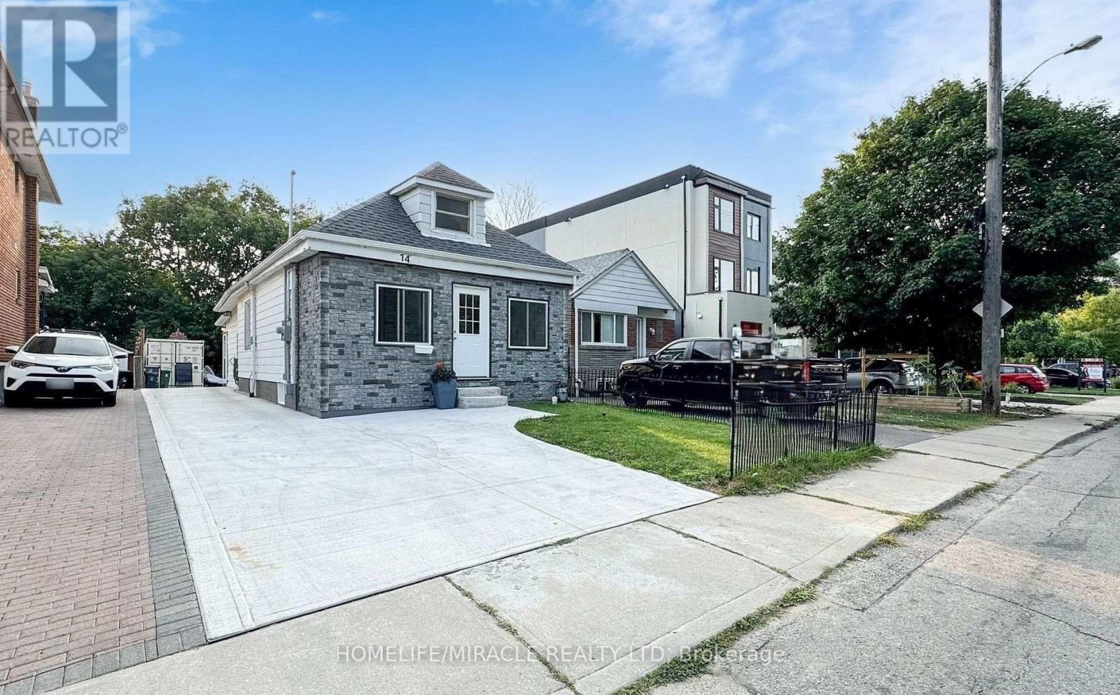 14 SPEARS STREET, Toronto, Ontario