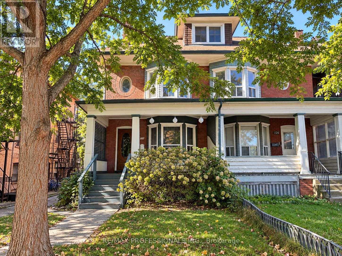 124 CLOSE AVENUE, Toronto, Ontario