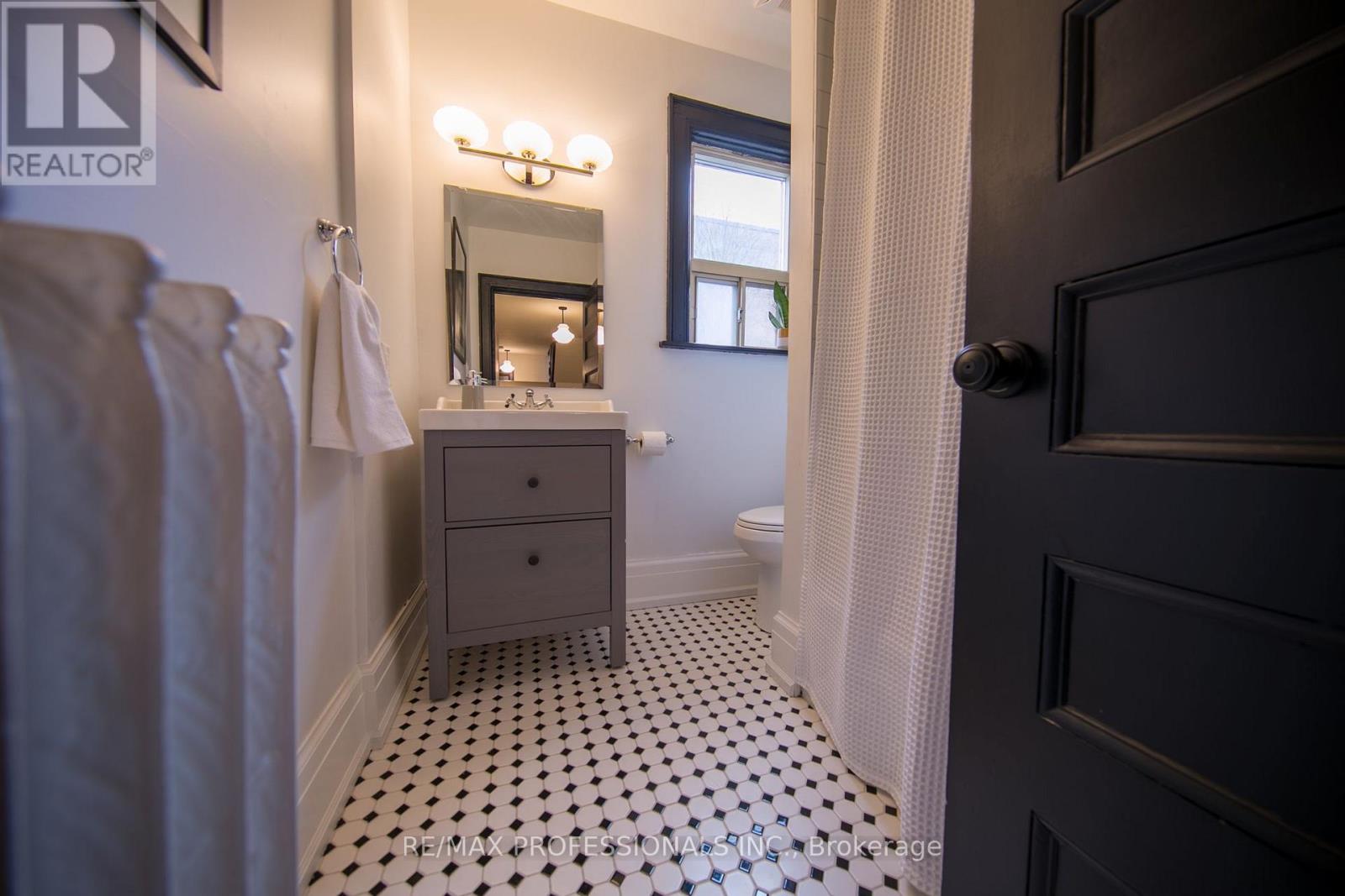 124 Close Avenue, Toronto, Ontario  M6K 2V5 - Photo 13 - W14029340