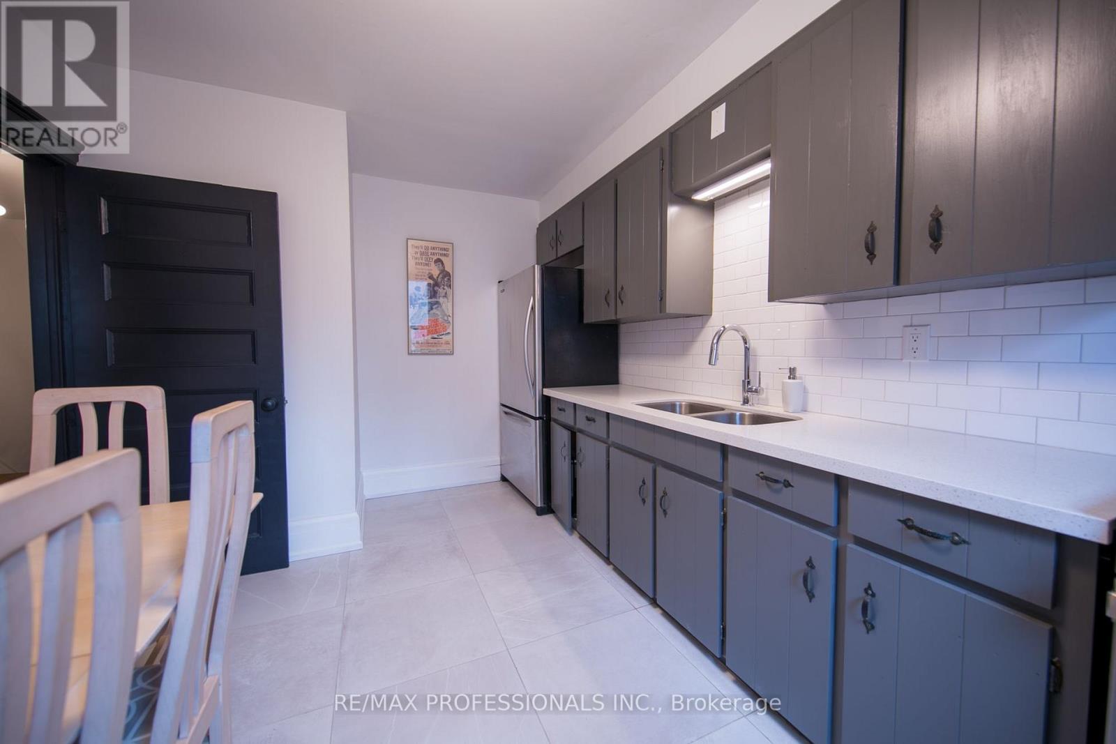 124 Close Avenue, Toronto, Ontario  M6K 2V5 - Photo 16 - W14029340