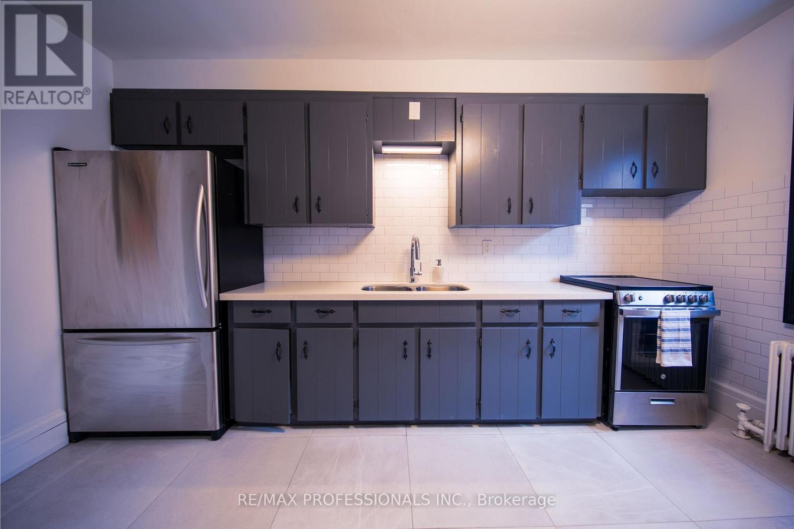 124 Close Avenue, Toronto, Ontario  M6K 2V5 - Photo 17 - W14029340