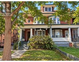 124 CLOSE AVENUE, Toronto, Ontario