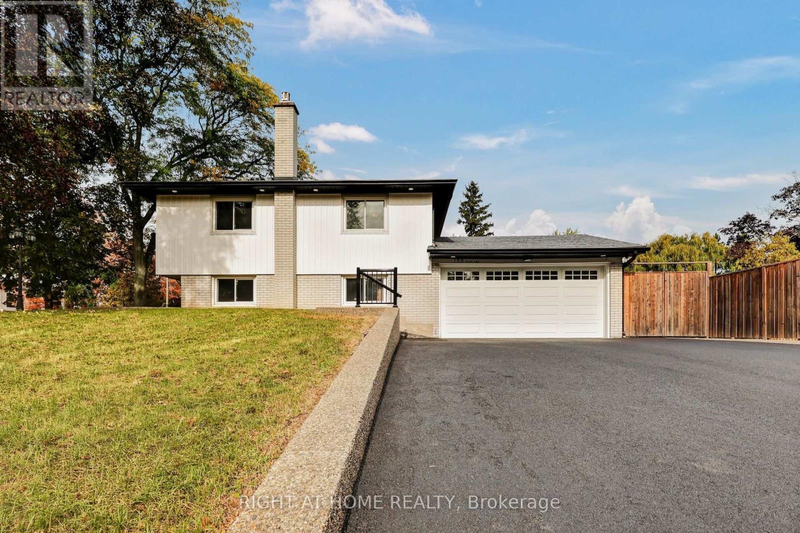 139 THIRD LINE, Oakville, Ontario