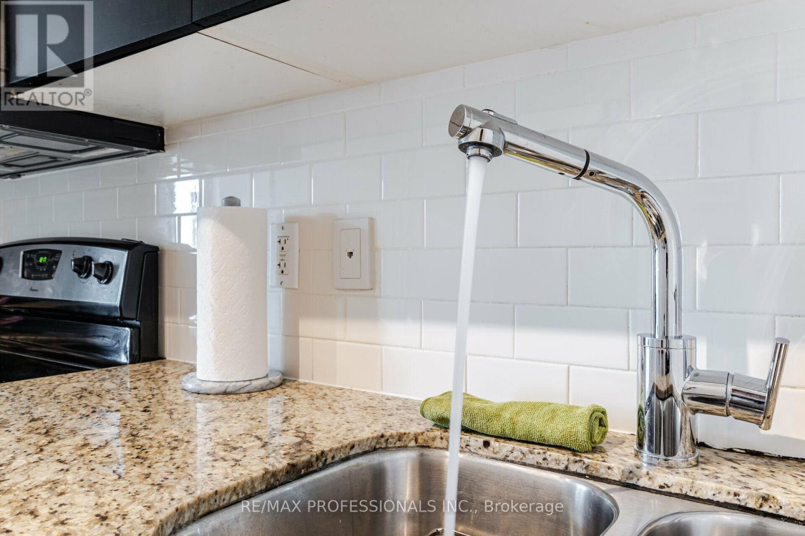 810 - 103 The Queensway Avenue, Toronto, Ontario  M6S 5B3 - Photo 6 - W14029392