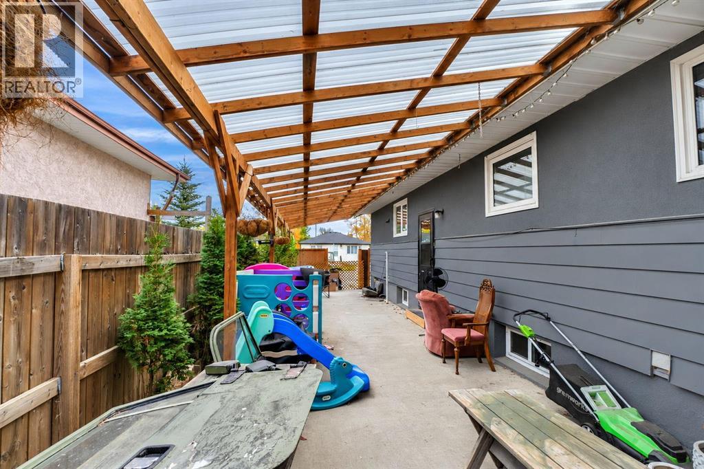 413 3 Street