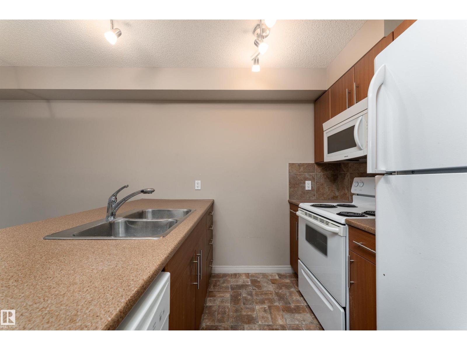 #202 105 AMBLESIDE DR SW