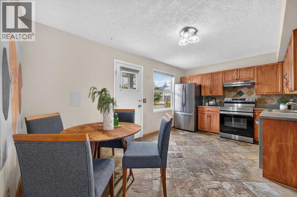 572 Regal Park Ne, Calgary, Alberta  T2E 0S6 - Photo 3 - A2347999