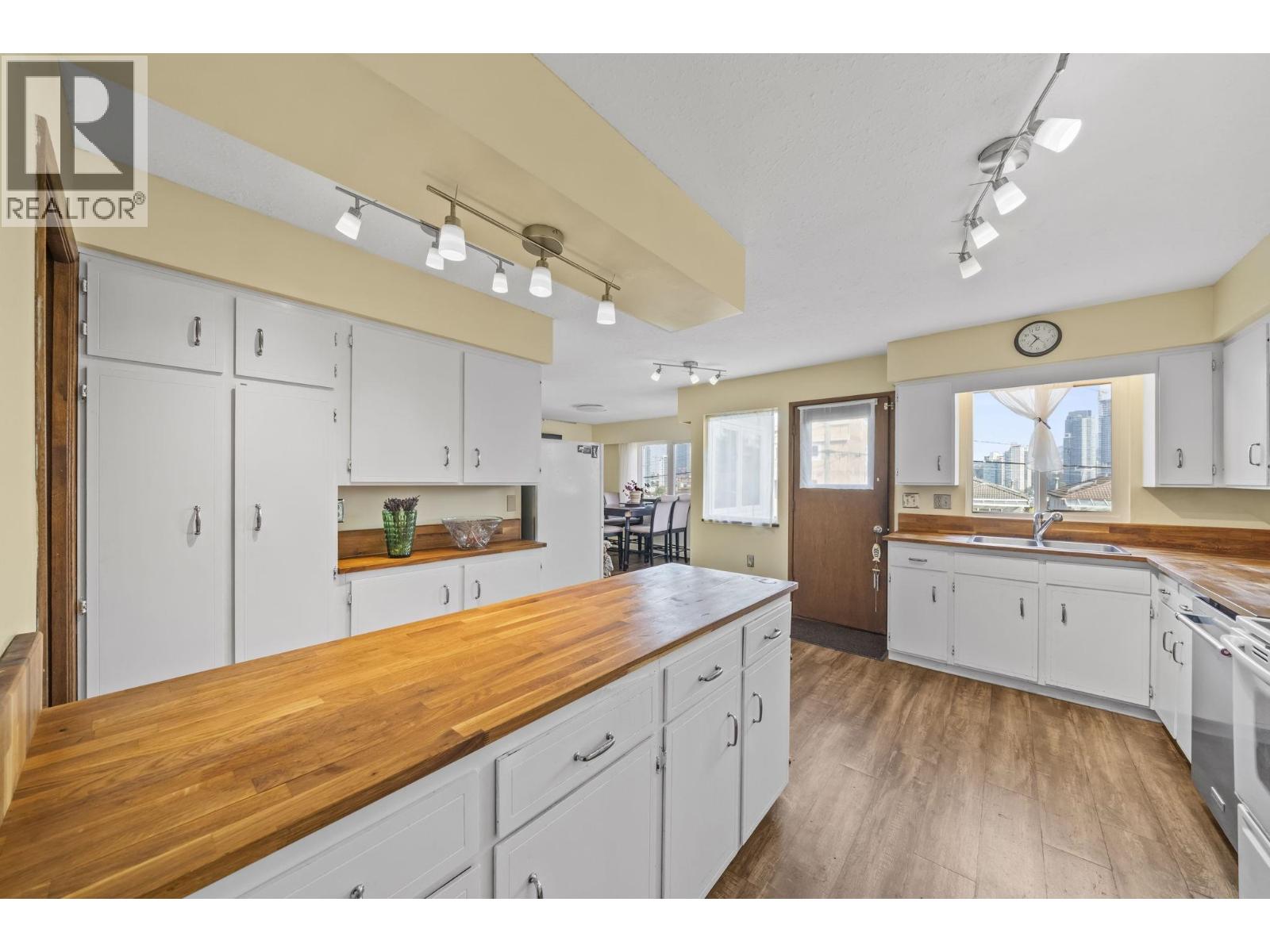 5189 Norfolk Street, Burnaby, British Columbia  V5G 1E9 - Photo 10 - R3175007