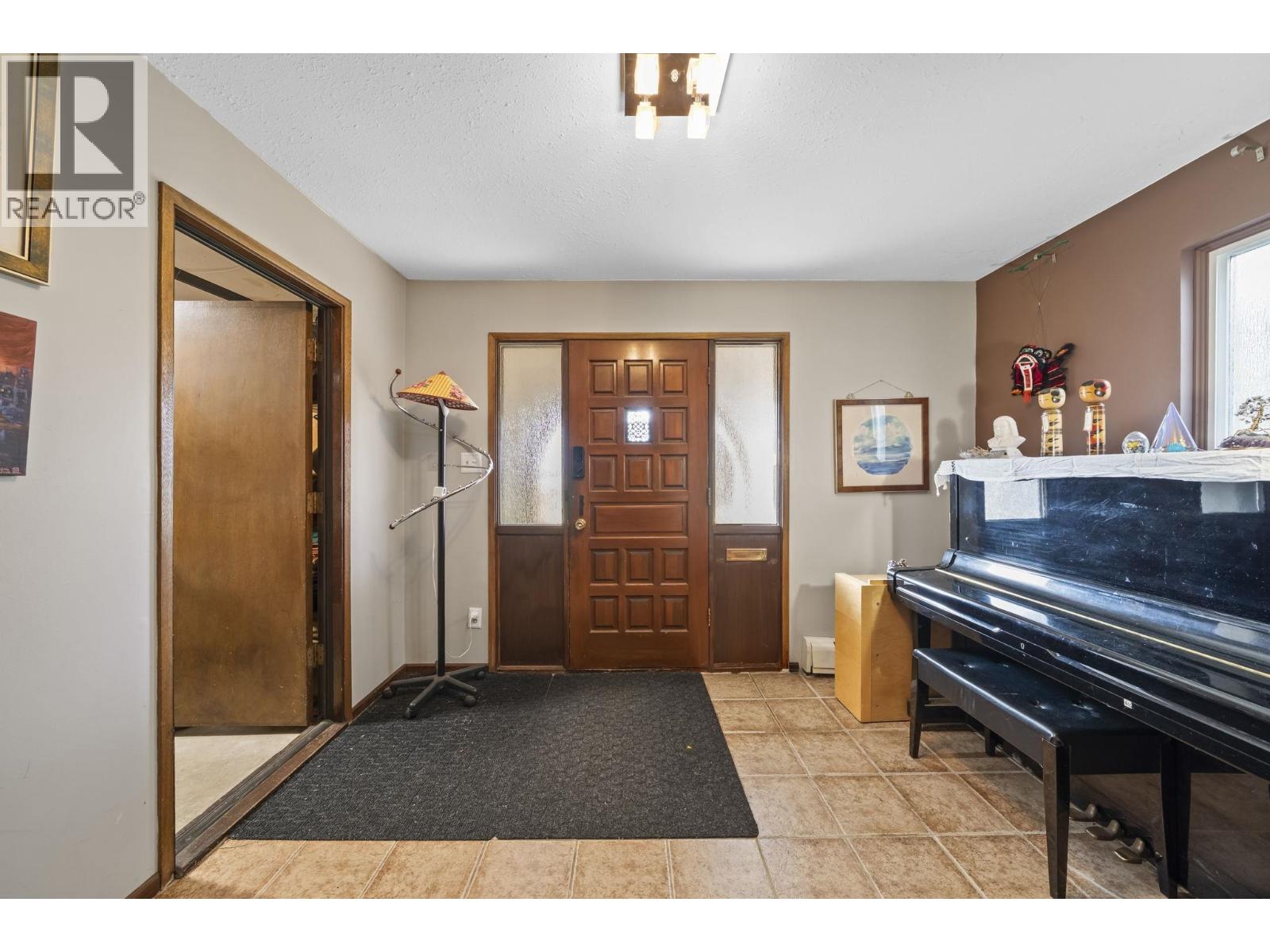 5189 Norfolk Street, Burnaby, British Columbia  V5G 1E9 - Photo 3 - R3175007