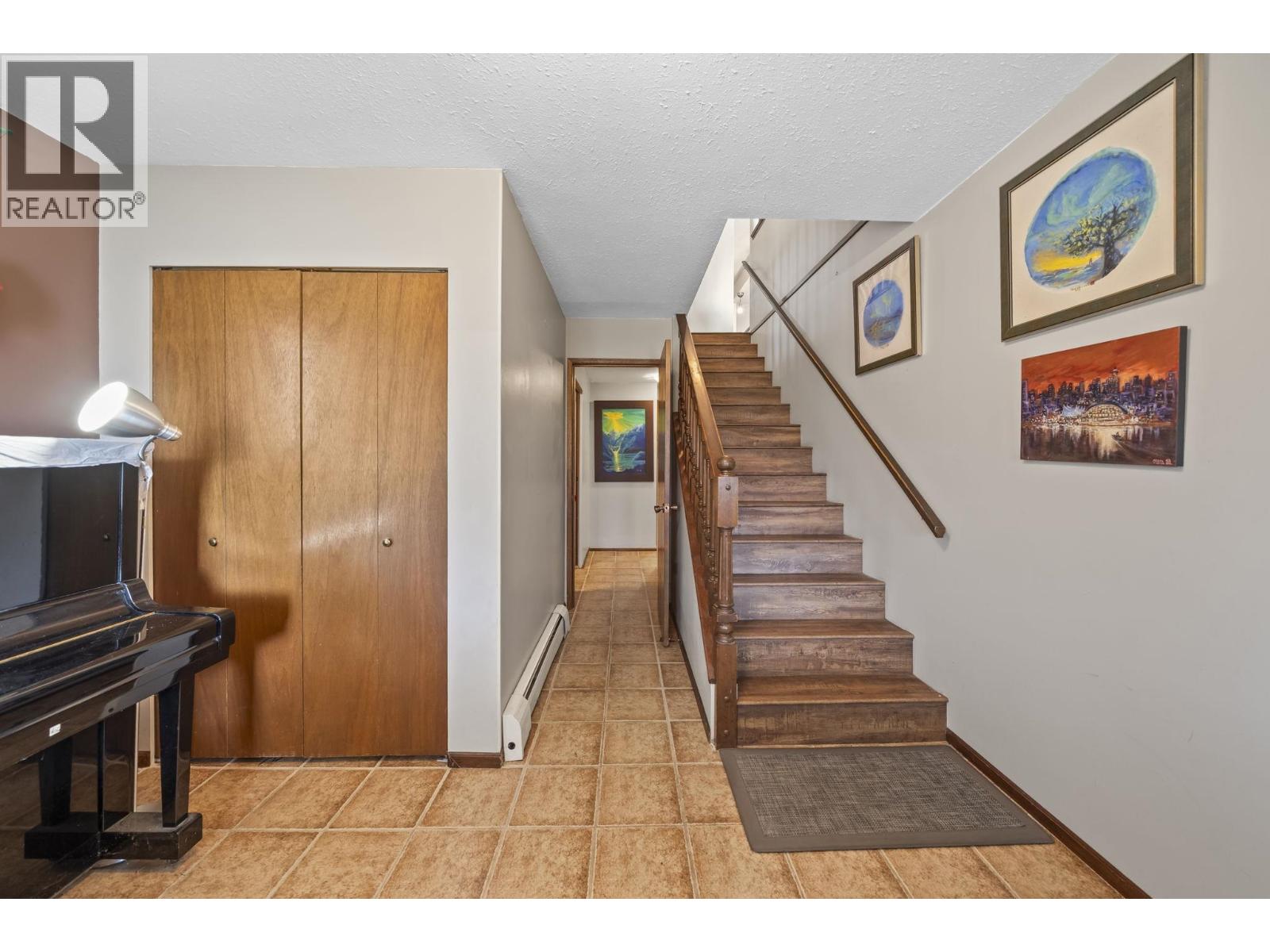 5189 Norfolk Street, Burnaby, British Columbia  V5G 1E9 - Photo 4 - R3175007