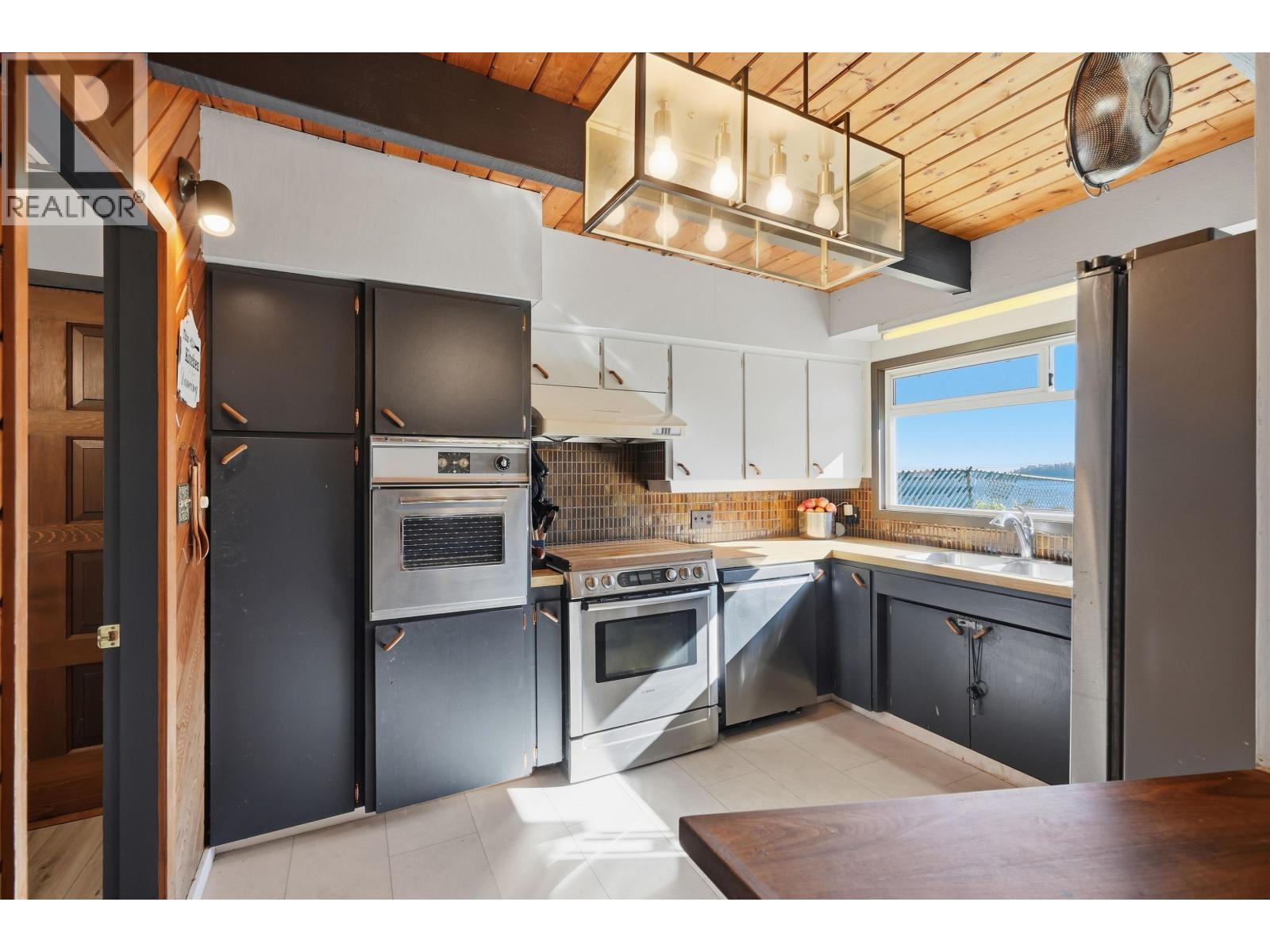 5430 Lawson Road, Sechelt, British Columbia  V7Z 0N1 - Photo 12 - R3174976