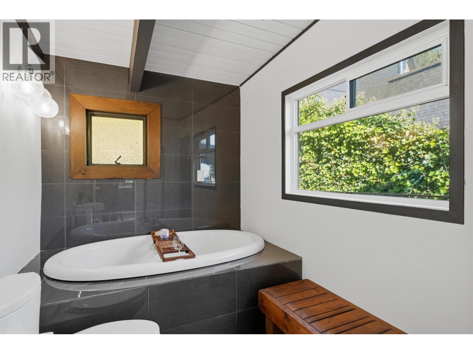 5430 Lawson Road, Sechelt, British Columbia  V7Z 0N1 - Photo 15 - R3174976