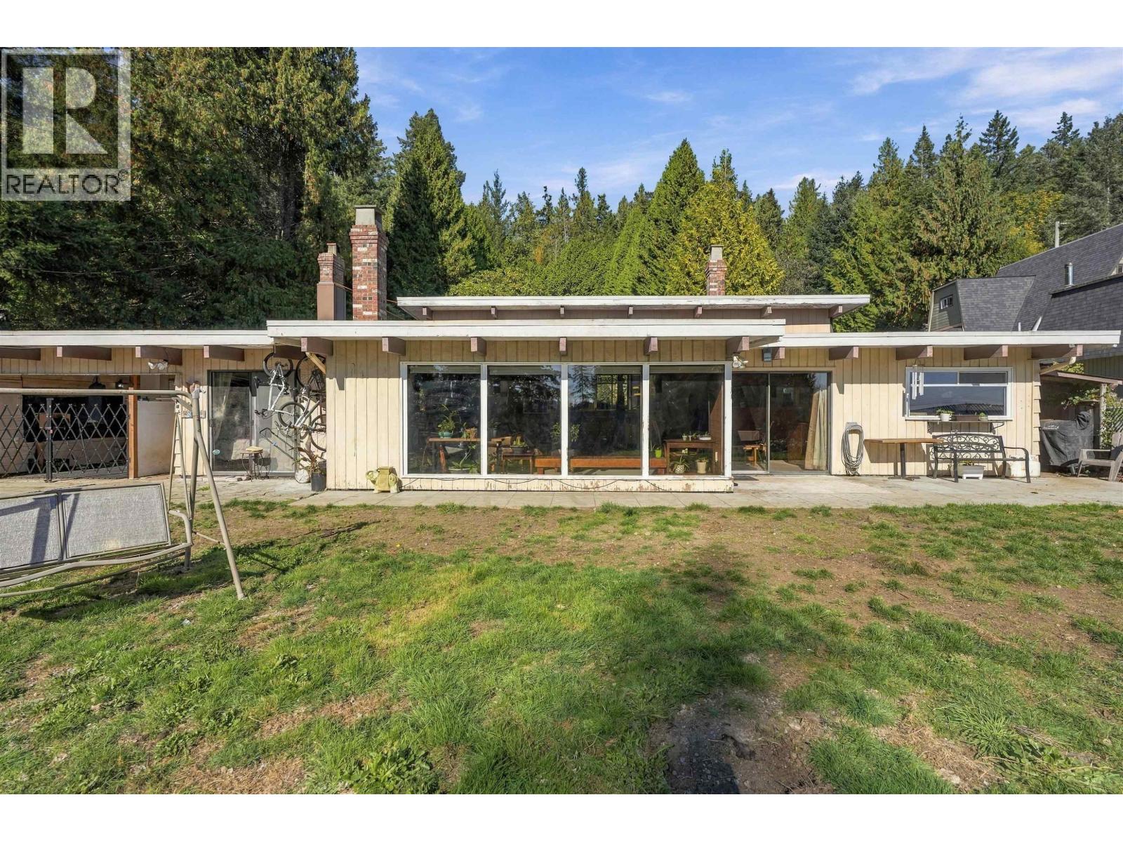 5430 Lawson Road, Sechelt, British Columbia  V7Z 0N1 - Photo 3 - R3174976