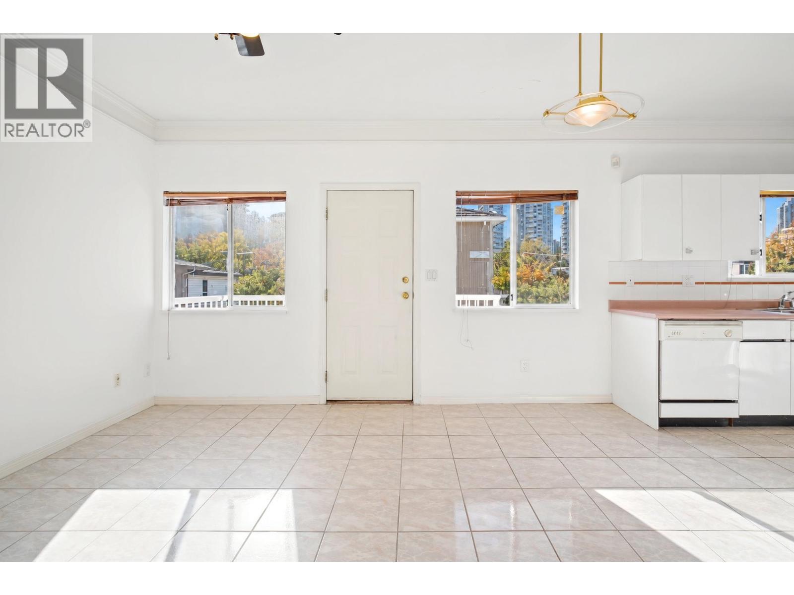 4810 Maitland Street, Burnaby, British Columbia  V5H 1N3 - Photo 8 - R3174983