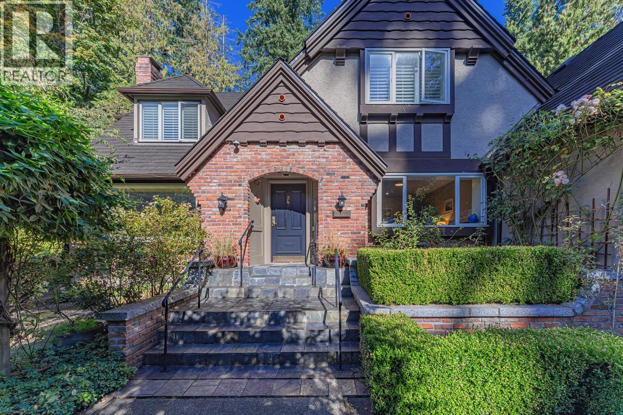 4707 MEADFEILD ROAD West Vancouver British Columbia Canada V7W2X3 2