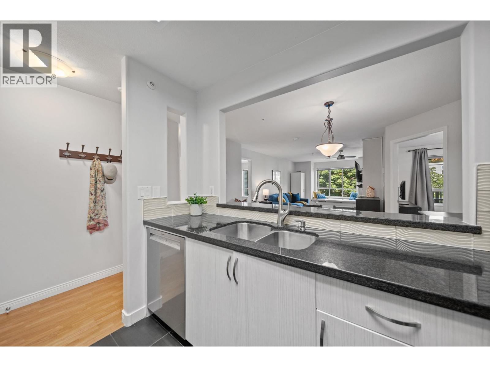 302 6745 Station Hill Court, Burnaby, British Columbia  V3N 4Z4 - Photo 11 - R3174911